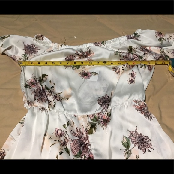 🌻**1 LEFT**IVORY WHITE FLORAL ROMPER - Picture 7 of 7